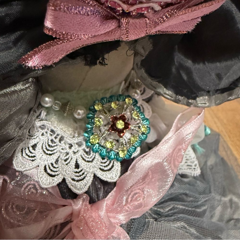 Victorian Decorative Mouse Handmade - Picture 15 of 16